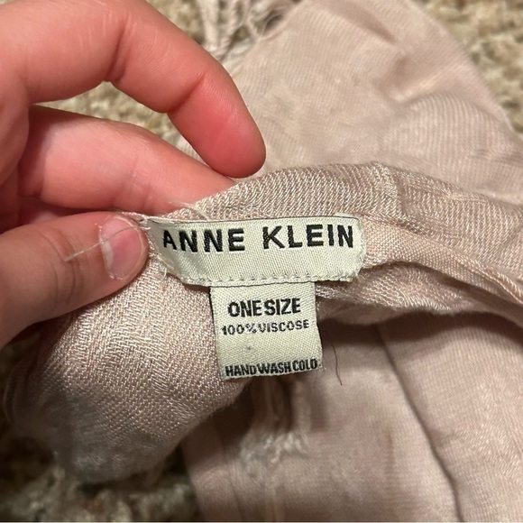 Anne Klein women’s shawl - Picture 2 of 3